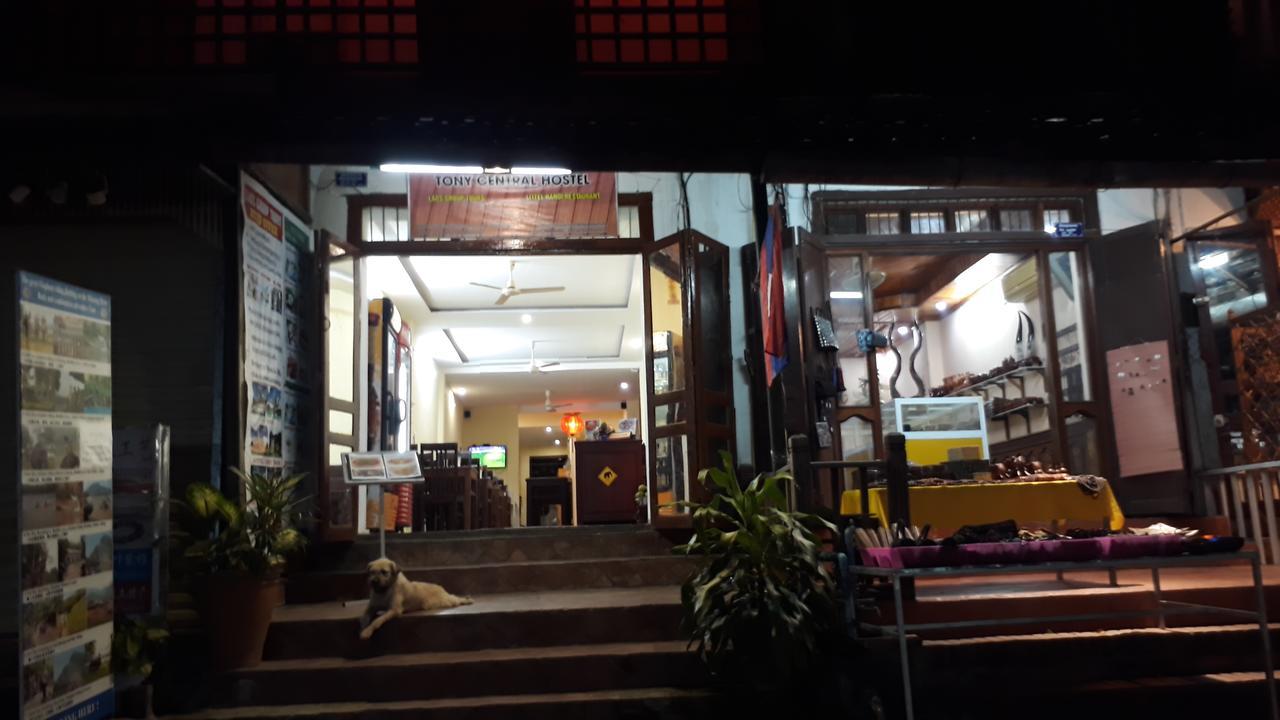 Tony Central Hostel Luang Prabang Exteriör bild